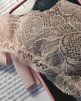 Nähe Dessous, die dich strahlen lassen 🪡
Stell dir vor, du nähst Slips, Tops oder sogar deinen eigenen BH, mit Materialien, die du liebst. In meinen Dessous-Nähkursen im Atelier lernst du Schritt für Schritt unter meiner professionellen Anleitung, wie aus Stoff und Spitze deine ganz persönlichen Lieblingsstücke entstehen 👙
Egal, ob du gerade erst ins Dessous-Nähen einsteigen möchtest oder schon Erfahrung hast – ich begleite dich im Kurs Schritt-für-Schritt. Gemeinsam wählen wir für dich Schnittmuster und Materialien, die zu dir passen.
Die aktuellen Termine findest du auf meiner Website. Sichere dir jetzt deinen Platz und nähe dein erstes Lieblings-Dessous!
👉 tuellundspitze.com/dessous-naehkurse/
#dessousnähen #nähenmachtglücklich #lingerieworkshop #dessousnähkursewiesbaden tüllundspitzewiesbaden