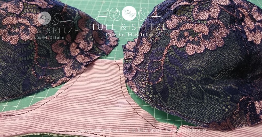 👙 Dessous selber nähen – dein Einstieg 👙

Du willst deine eigenen Dessous nähen, weißt aber nicht, wo du anfangen sollst? Gute Nachrichten: Es ist viel einfacher, als du denkst!

In meiner ausführlichen Blogreihe zeige ich dir:
🧵 Welche Stoffe und Schnittmuster du wirklich brauchst.
📏 Warum das richtige Maßnehmen für die Passform unglaublich wichtig ist.
💡 Wie du typische Anfängerfehler vermeidest.

Perfekt für alle, die endlich BHs & Co. selbst nähen wollen – ohne Frust, aber mit richtig viel Spaß.

👉 Hol' dir jetzt die Tipps für den Einstieg ins Dessous-Nähen! (Link zum Blogartikel in Bio)

#dessousnähen #dessousnähenfüranfänger #lingerienähen #sewinglingerie #nähenmachtglücklich #selbstgenäht #diyfashion #nähliebe #nähenlernen #tuellundspitze