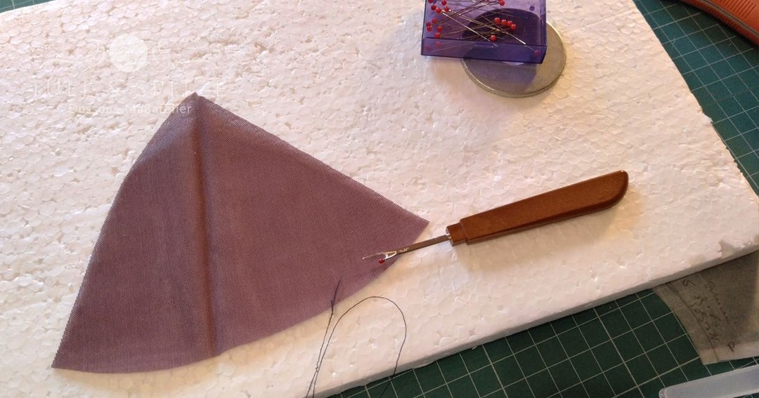 ⚠️ Die häufigsten Fehler beim Dessous-Nähen

Kommt dir das bekannt vor?
❌ BH sitzt nicht richtig
❌ Gummi wellt sich
❌ Stoff fühlt sich unbequem an

Keine Sorge – das passiert anfangs sehr häufig 🙈

Ich zeige dir 7 Fehler, die du gleich bei deinem Einstieg ins Dessous-Nähen vermeiden kannst:
💡 bessere Passform
💡 sauberere Verarbeitung
💡 mehr Freude beim Nähen

👉 Blog: 7 Fehler, die du bei deinem Einstieg vermeiden kannst (Link in Bio)

#nähfehler #dessousnähen #lingerienähen #nähenlernen #sewingtips #diyfashion #nähenfüranfänger #nähliebe #handmadefashion #tuellundspitze