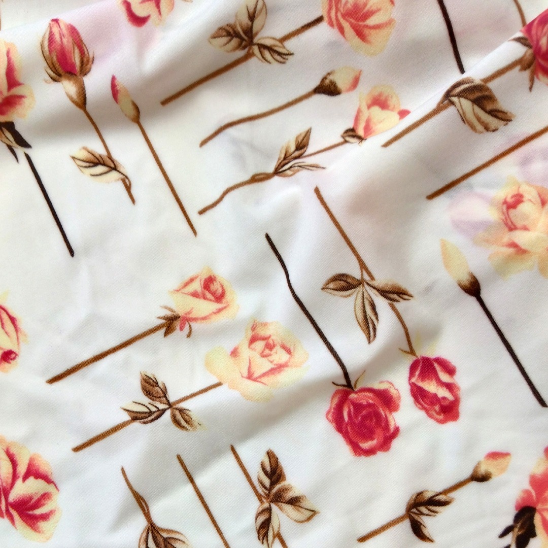 Mikrofaser in Weiß mit Rosen