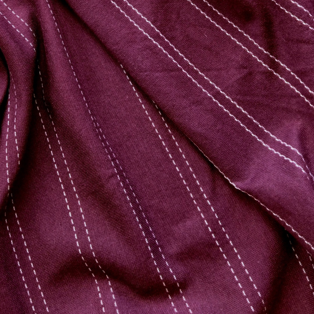 Feinjersey Aubergine mit Streifen