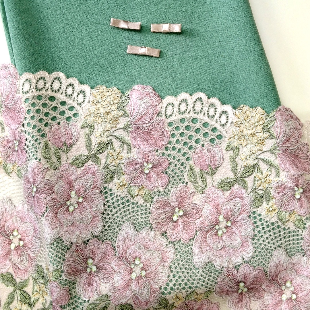 Kreativpaket für Dessousset, Salbei / Spitze rosa Blumen