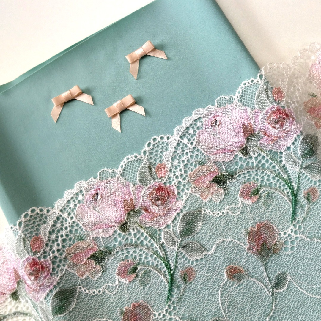 Kreativpaket für Dessousset, Salbei (hell) / Spitze Rosen
