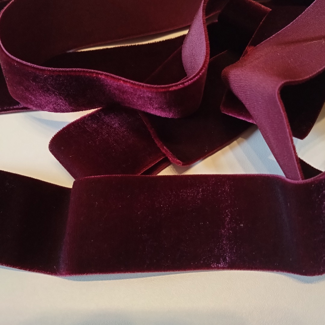Samtband, elastisch in dunklem Weinrot
