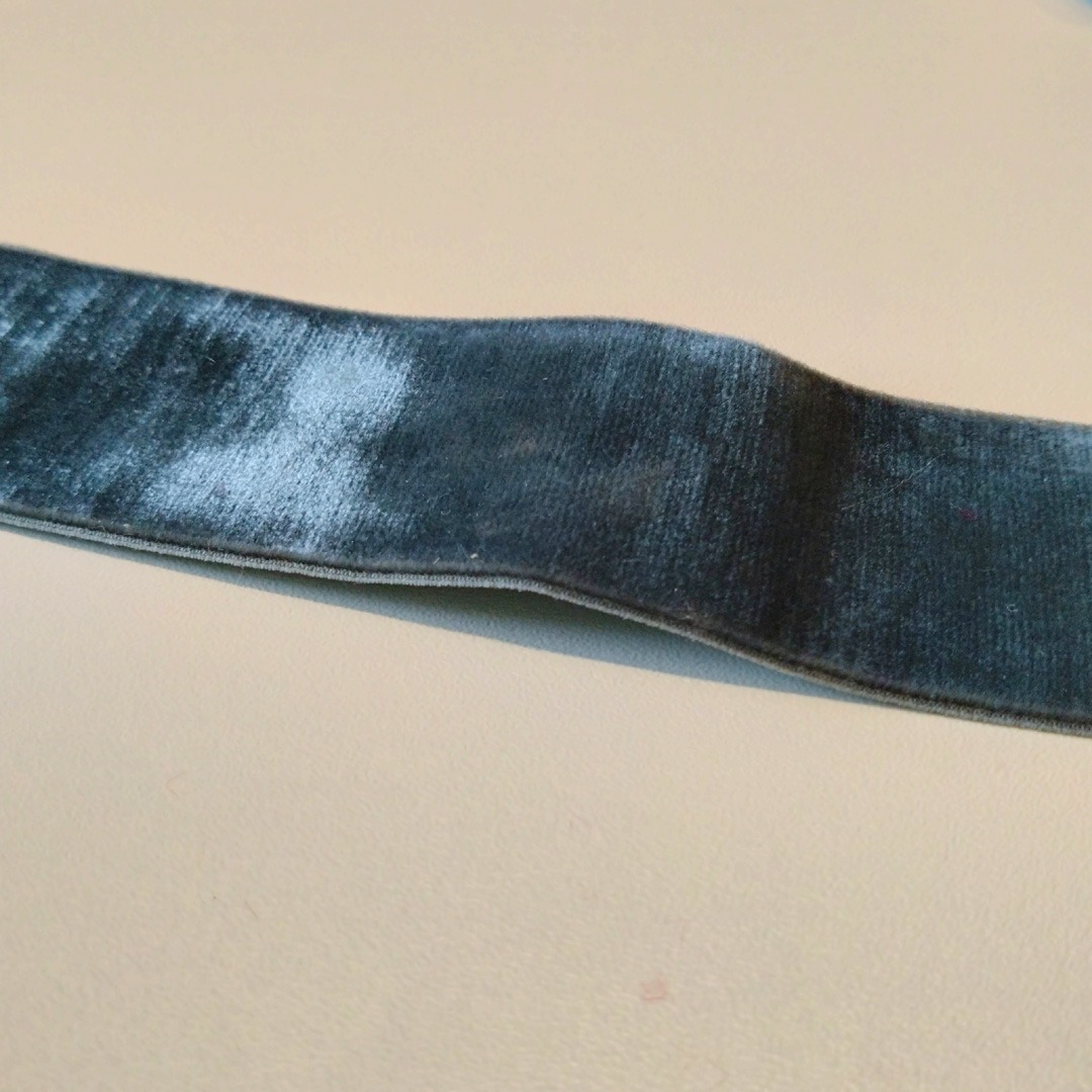 Samtband, elastisch in Grau