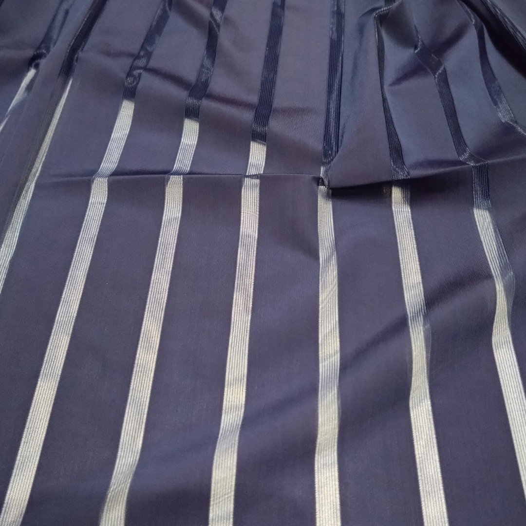 Mikrofaser in Dunkelblau, durchbrochen