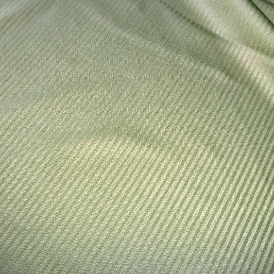 Dessousstoff in hellem Moosgrün mit feinen Streifen