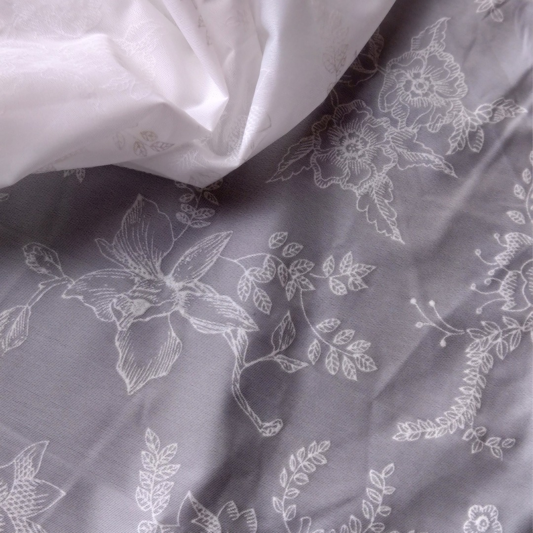 Dessousstoff in Weiss mit Blumenprint