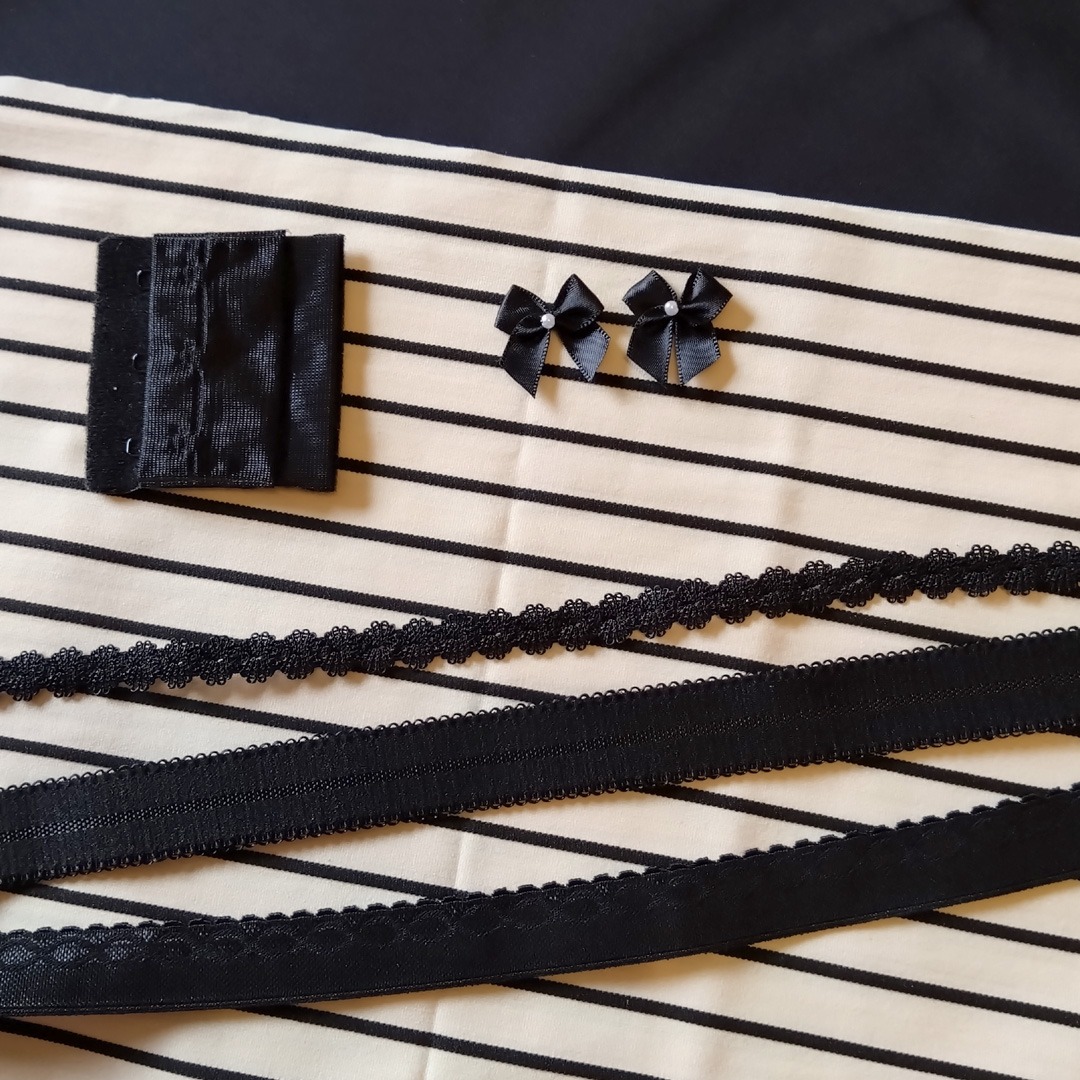 Materialpaket für Dessousset in Beige-Schwarz | Nähset mit Stoff, Spitze & Kurzwaren