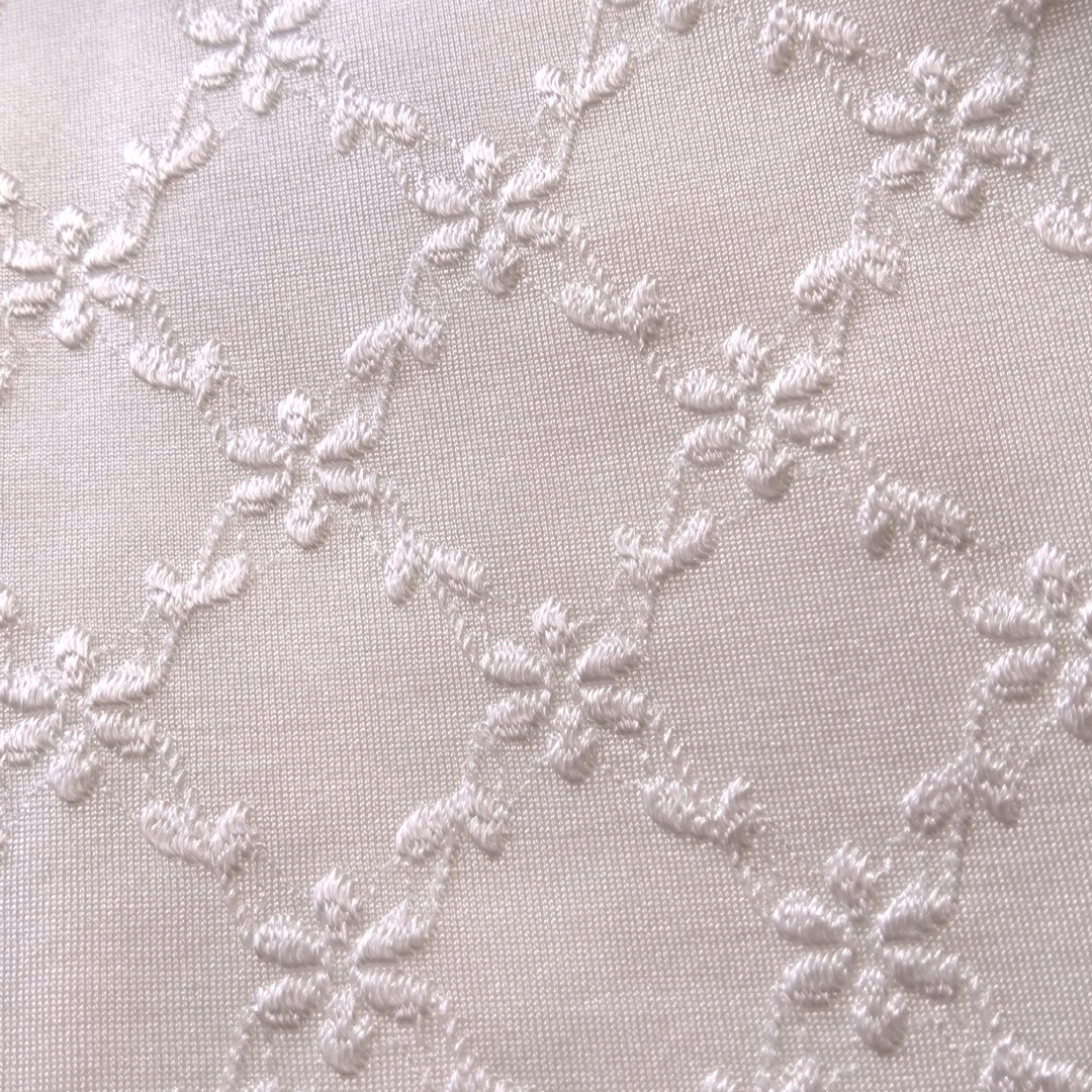 Miederstoff in Weiss mit Blumen